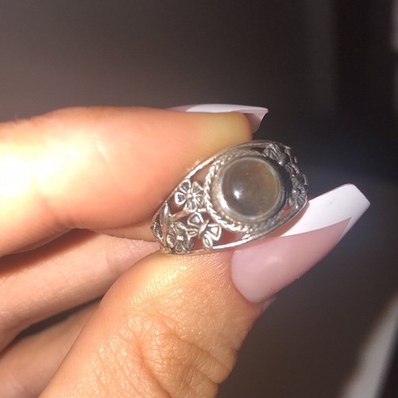 Beautiful Unique Labradorite Ring! - Picture 4 of 4